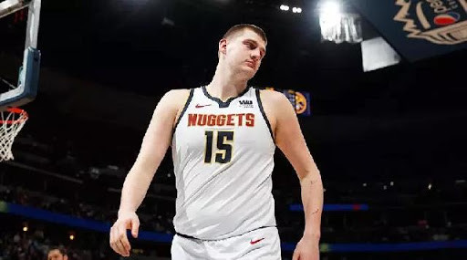  约基奇达成赛季场均三双，掘金稳居西部榜首  